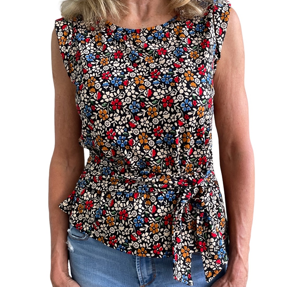 Maeve by Anthropologie cap sleeve Black Motif Top in Size Small.